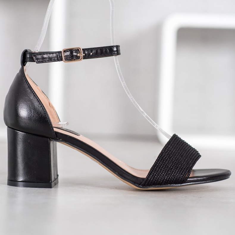 Nio Nio Stilvolle Sandalen an einer Bar schwarz 2