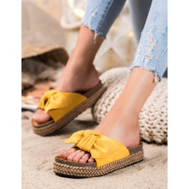 Comer Hausschuhe auf einer hohen Plattform gelb 1