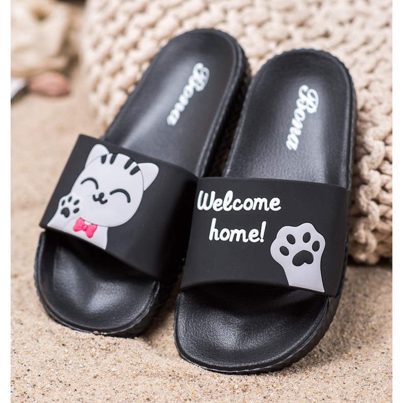 Bona Schwarze Hausschuhe mit Applikation 1