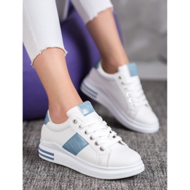 Weide Sportschuhe mit blauen Einsätzen weiß 1