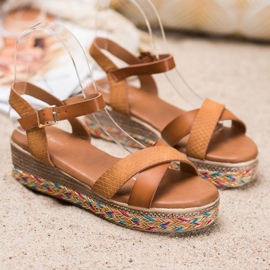 Small Swan Modische Sandalen mit Öko-Leder braun 2