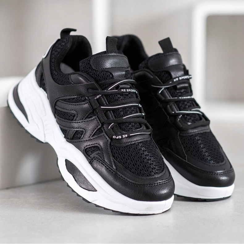 SHELOVET Bequeme schwarze Turnschuhe 2