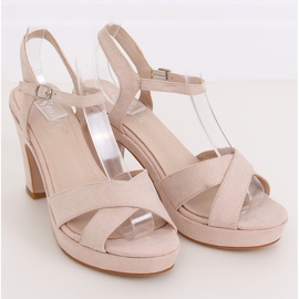 Sandalen auf einem beigen Pfosten NS033P Beige 2