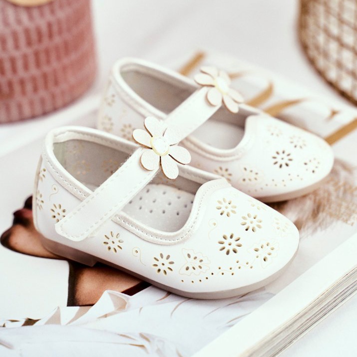 Apawwa Kinderballerinas mit Klettverschluss Kwiatuszek White Flored weiß 1
