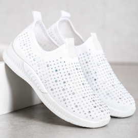 SHELOVET Weiße Schuhe mit Kristallen 1