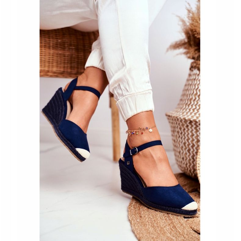 Damen Sandalen auf einem geflochtenen Keil Big Star Marineblau DD274A172 2