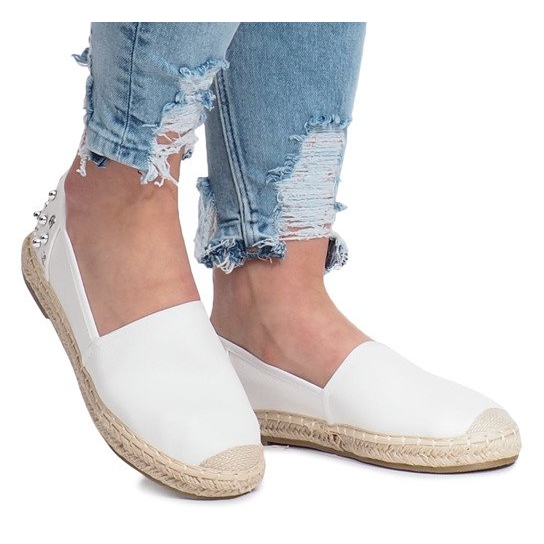 Weiße Espadrilles mit Dolita-Nieten 2