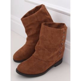 Stiefel auf einem versteckten Keilkamel ST-03P Camel braun 2