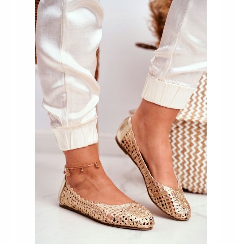 Lu Boo Damen Ballerinas Gold Durchbrochene Geflochtene Tragetasche golden 1