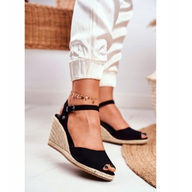 Damen Sandalen auf einem geflochtenen Keil Big Star Schwarz DD274A209 1