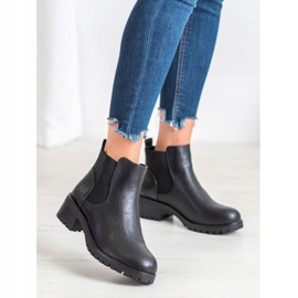 J. Star Slip-On-Stiefel an einem Pfosten schwarz 2