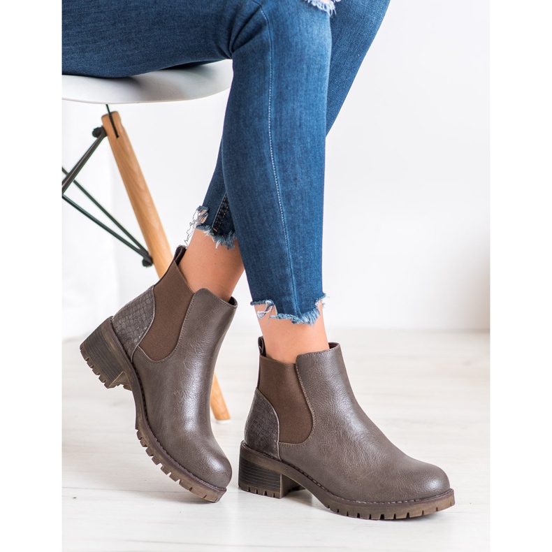 J. Star Slip-On-Stiefel an einem Pfosten braun 1