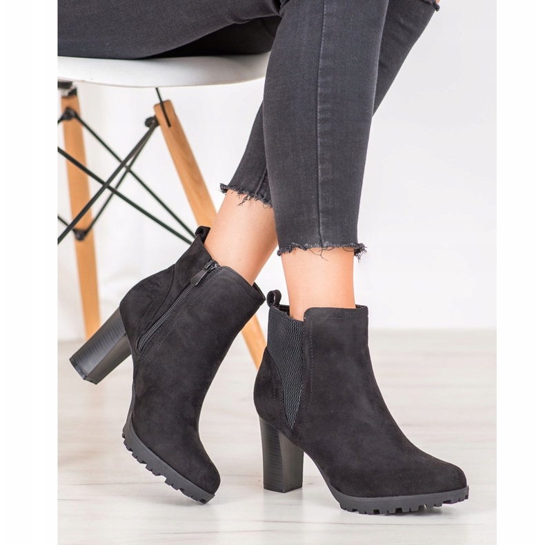 SHELOVET Wildleder Booties auf einer Bar schwarz 1