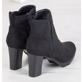 SHELOVET Wildleder Booties auf einer Bar schwarz 2