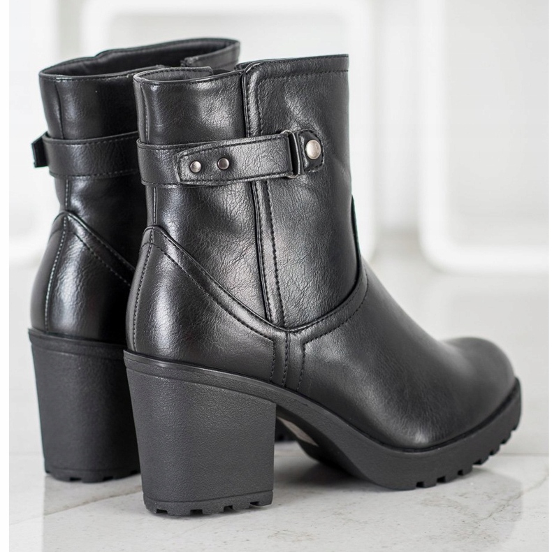 J. Star Warme Stiefel auf der Post schwarz 1