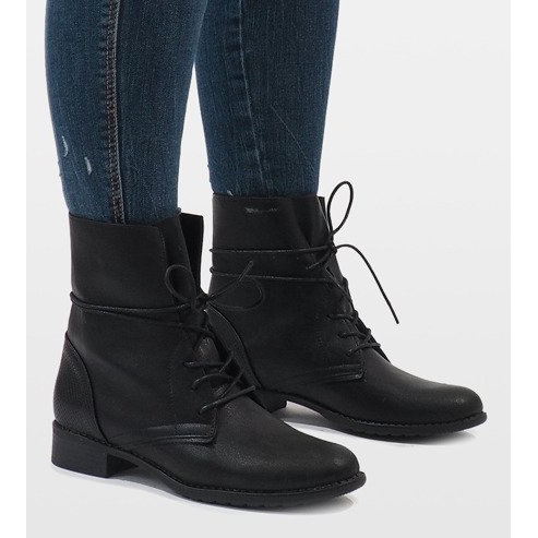 Schwarze Schnürstiefel 1606-58 1