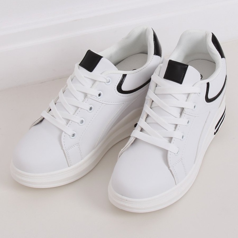 Weiße BY-0370 WHITE / BLACK Sneakers auf einem versteckten Keil schwarz 2