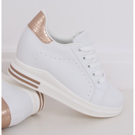 Weiße MY-0367 WHITE / CHAMPAGNE Sneakers auf einem versteckten Keil 1