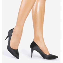 Schwarze Pumps an der LEI-160 Ferse 1