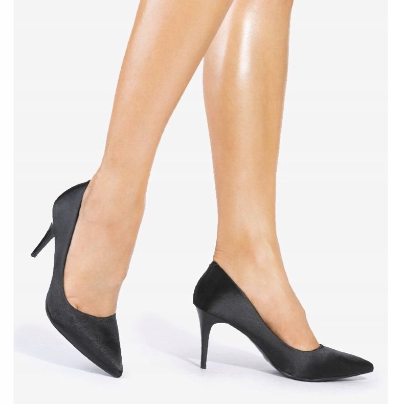 Schwarze Pumps an der LEI-160 Ferse 1