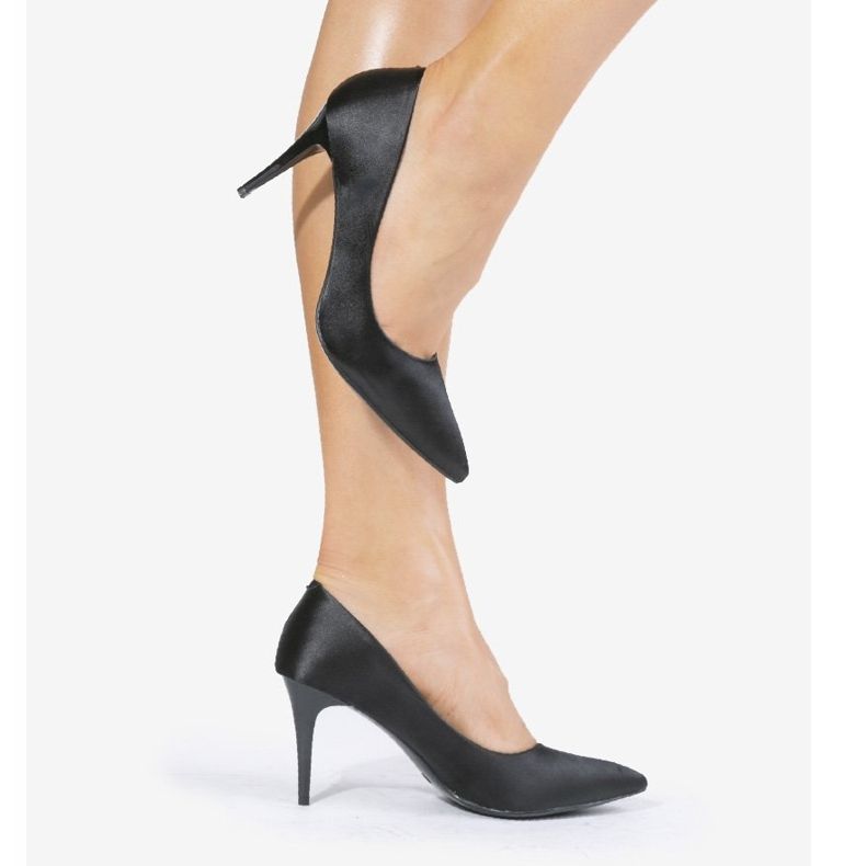 Schwarze Pumps an der LEI-160 Ferse 2