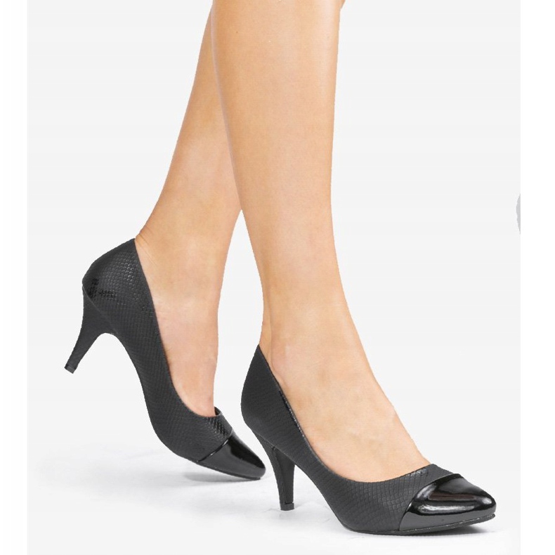 Schwarze Pumps an der YS-437 Ferse 2