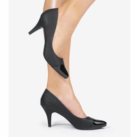 Schwarze Pumps an der YS-437 Ferse 1