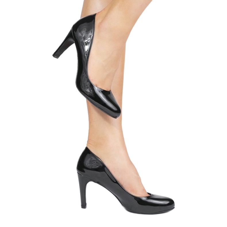 Schwarze Lackpumps an der YS-452-Säule 1