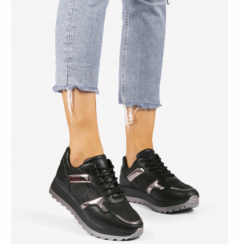 Sportschuhe aus schwarzem Kunstleder 2019-447 2