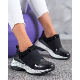 Bestelle Slip-On-Sneaker auf der Plattform schwarz 1