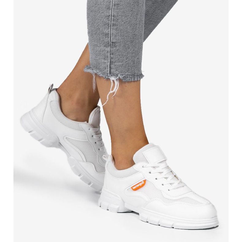 Weiße modische Sportschuhe C051 1