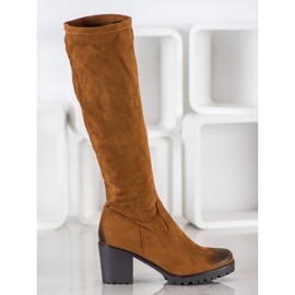 Stiefel auf der VINCEZA-Plattform 2