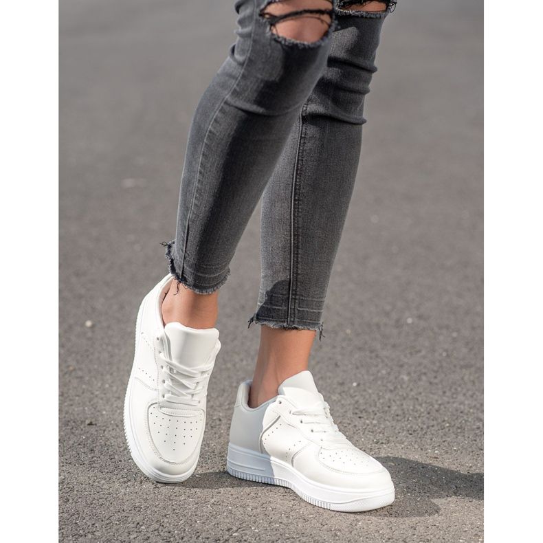 SHELOVET Turnschuhe auf der Plattform weiß 1