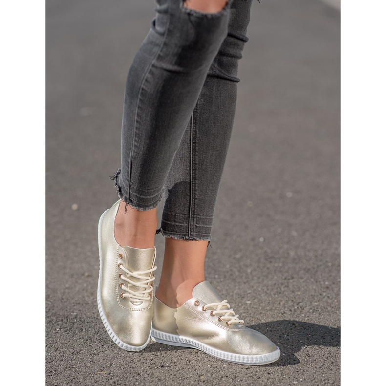 SHELOVET Goldene Sneakers mit Öko-Leder 1