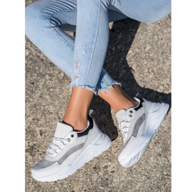 SHELOVET Stylische Sneakers mit Schnürung weiß 1