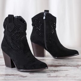 Erynn Schwarze durchbrochene Cowgirls 1