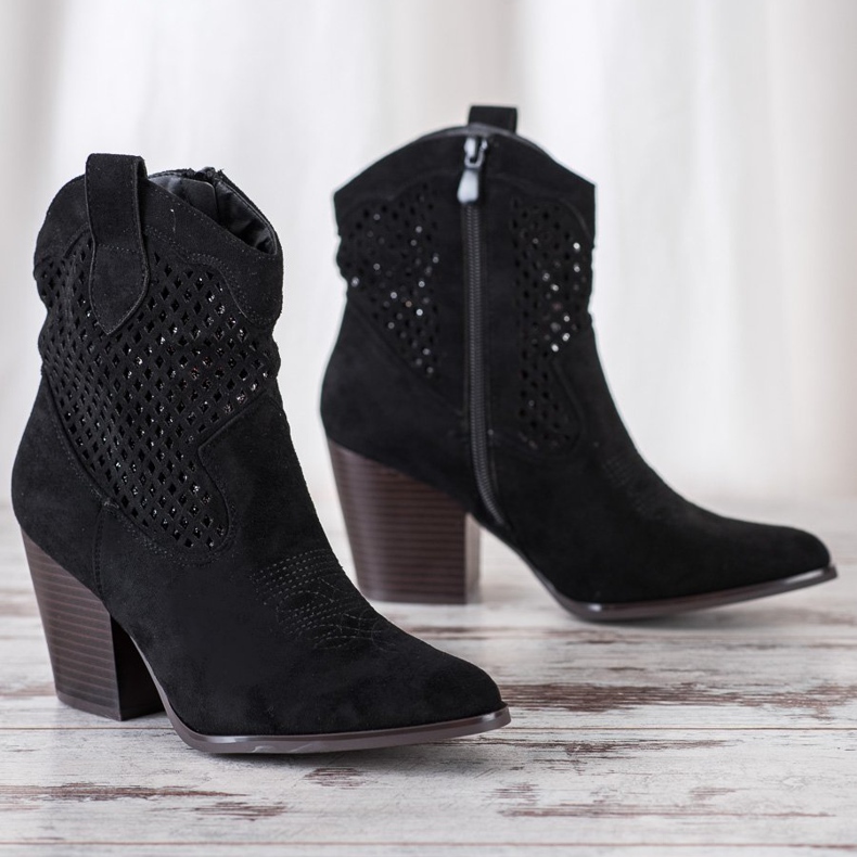 Erynn Schwarze durchbrochene Cowgirls 1