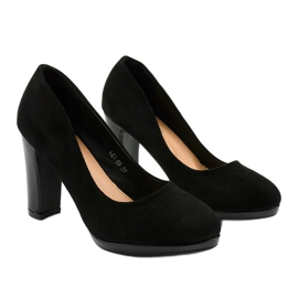 Schwarze Pumps am LEI-69-Pfosten 2