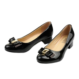 Schwarz lackierte Pumps am GFA89 Pfosten 2