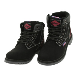 Kinderspiele, die an einem schwarzen Lee Cooper Reißverschluss gebunden sind 2