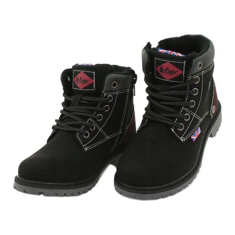 Kinderspiele, die an einem schwarzen Lee Cooper Reißverschluss gebunden sind 2