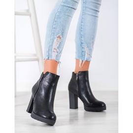 Goodin Stylische Stiefel auf einem Pfosten schwarz 1
