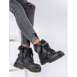 Weide Arbeiter mit einem Rollschuh schwarz 1