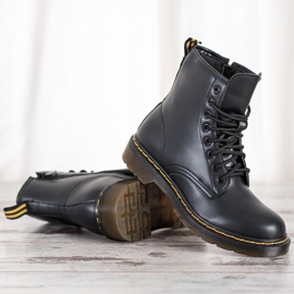 Seastar Schwarze Stiefel auf einem Schieberegler 1