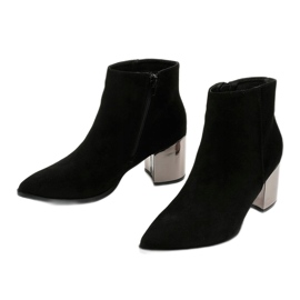 BM Schwarze Stiefeletten aus Astihusa Öko-Wildleder 2