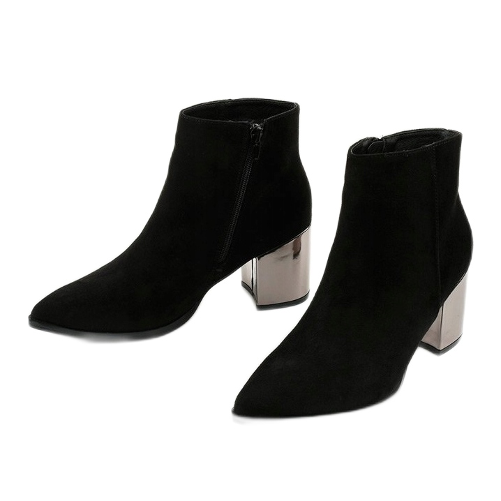 BM Schwarze Stiefeletten aus Astihusa Öko-Wildleder 2