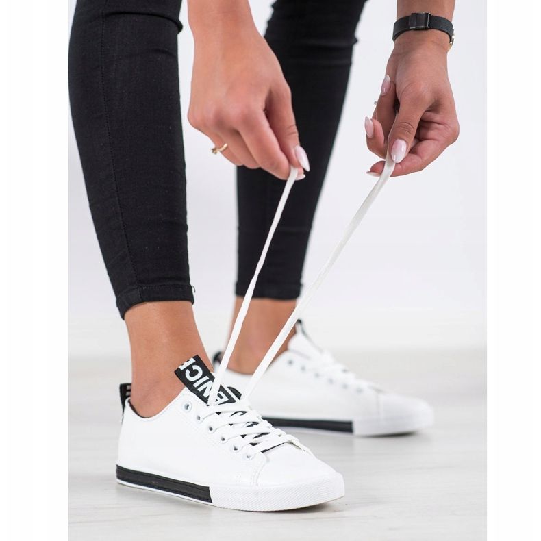 SHELOVET Turnschuhe aus Öko-Leder weiß schwarz 1