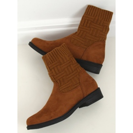 Stiefel mit einem kamelfarbenen E2100 Camel Sweater-Obermaterial braun 1