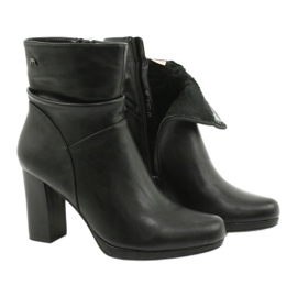 M.Daszyński Schwarze Stiefel auf dem Posten von Daszyński AF125-7 4