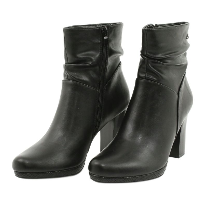 M.Daszyński Schwarze Stiefel auf dem Posten von Daszyński AF125-7 2